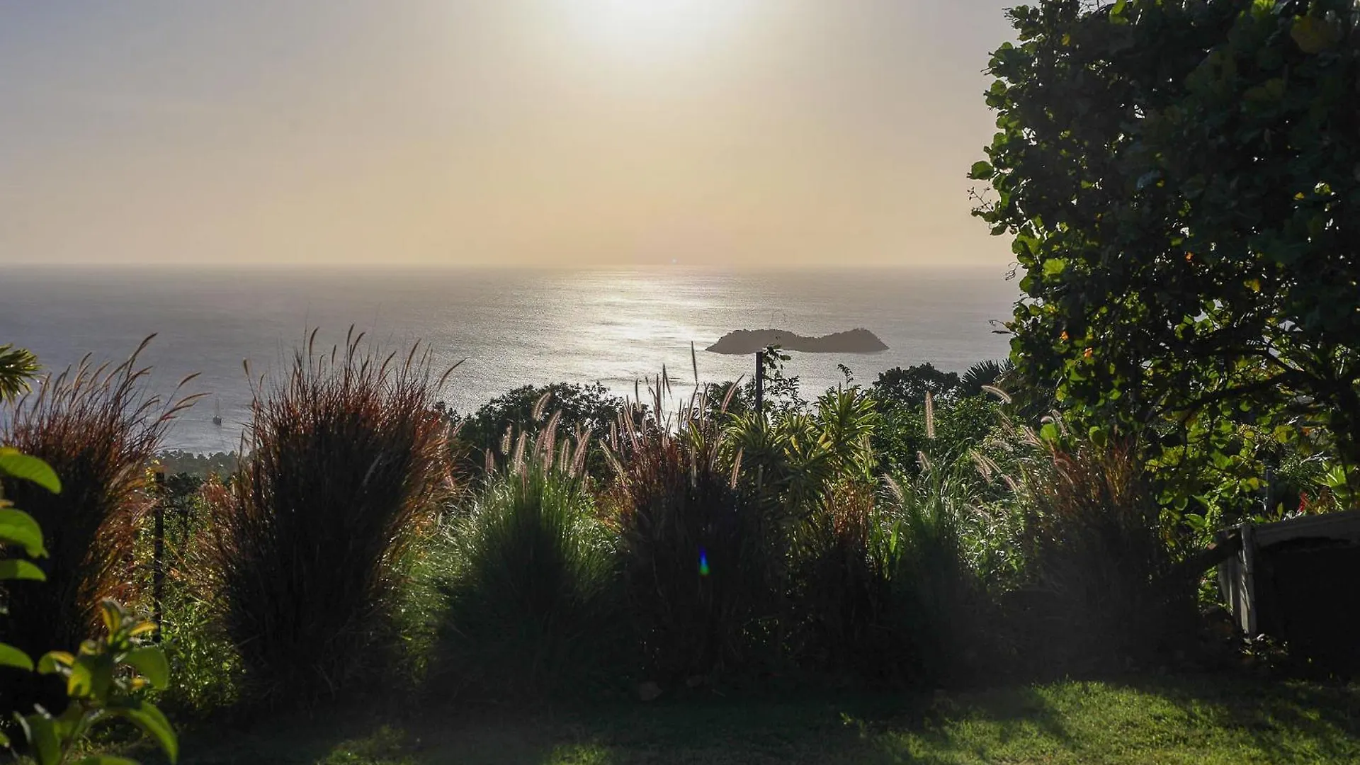 Villa Cafeiere, Bouillante, Vue Sur Mer, Proche Plage, Location Prestige Caraibes Guadeloupe